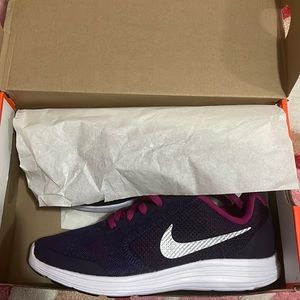 NIKE Revolution Sneakers